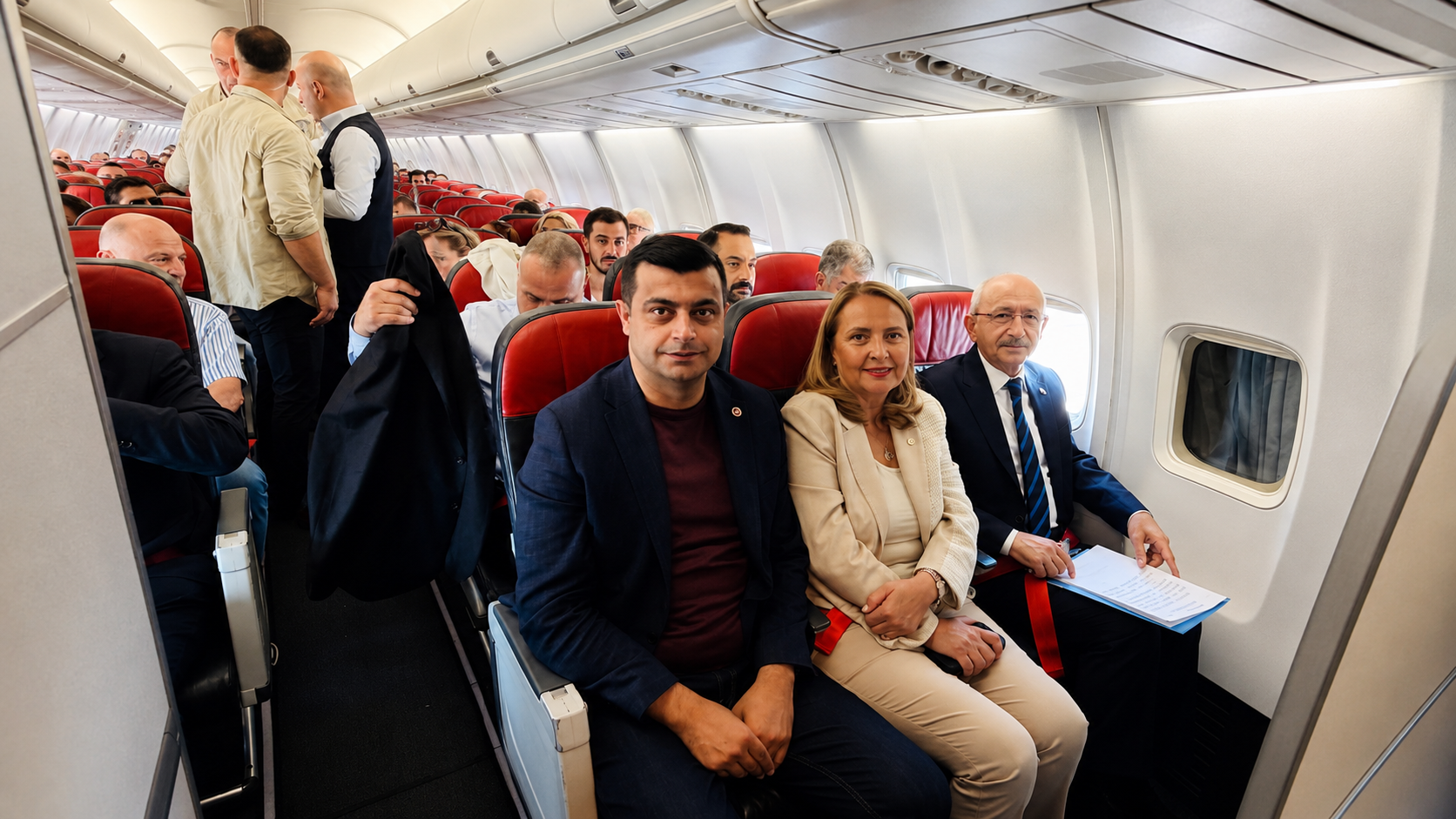 İzmir yolculuğu sırasında uçak kabininden görüntü