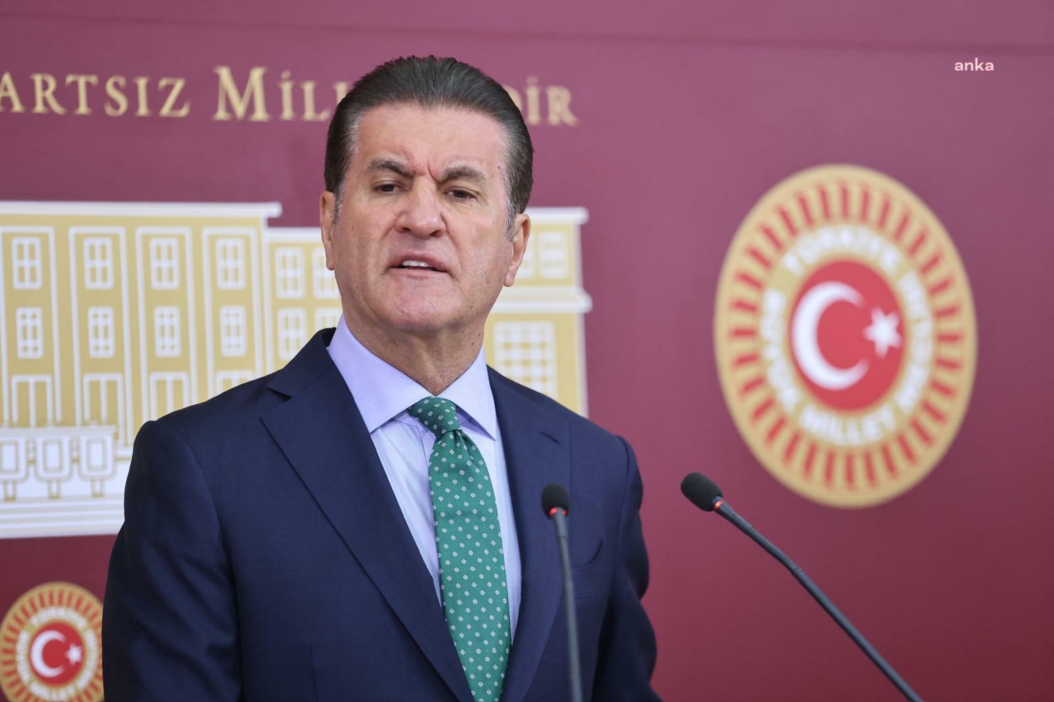 Mustafa Sarıgül, Türkiye Büyük Millet Meclisi'nde açıklama yaparken